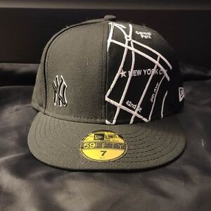 New Era Black Yankees Map Design Cap